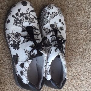 Algeria size 41 flower shoes